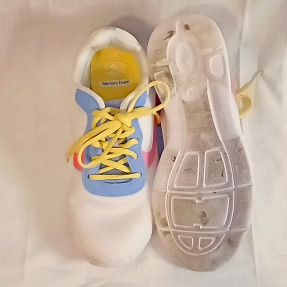 Women Sneakers - Picture 4 of 4